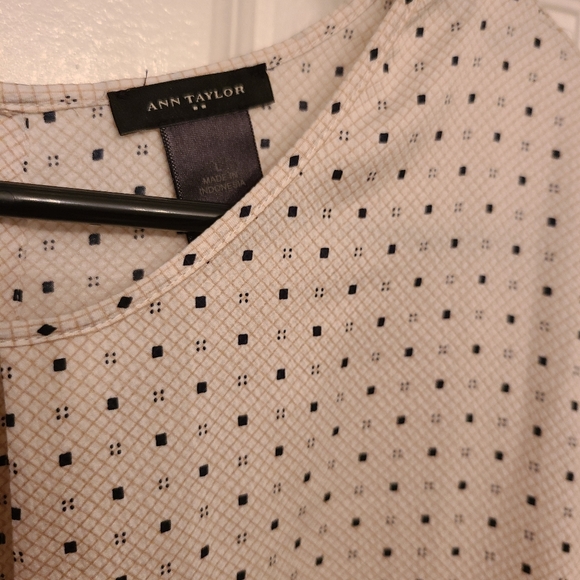 Ann Taylor Cream Blouse Size L Square Pattern - Picture 2 of 5